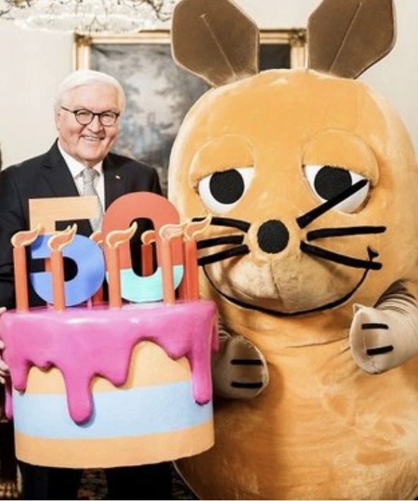 Frank-Walter Steinmeier und die Maus vertrauen auf Gregor Busch Frank-Walter Steinmeier und die Maus vertrauen auf Gregor Busch